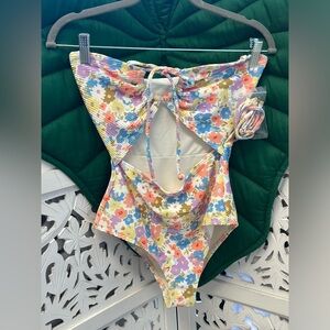 NWOT Billabong women’s Tanlines Andrew one piece. Color: Coral Craze floral